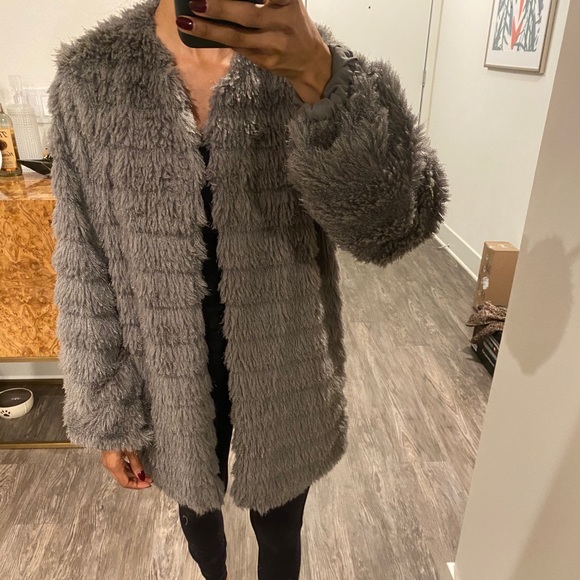 Tularosa Faux Fur Coat- Taupe - Picture 2 of 3